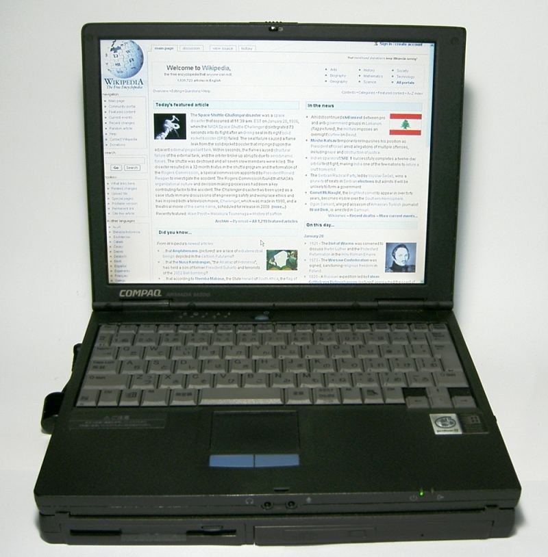 Foto de un portátil Compaq Armada M300 (1999)