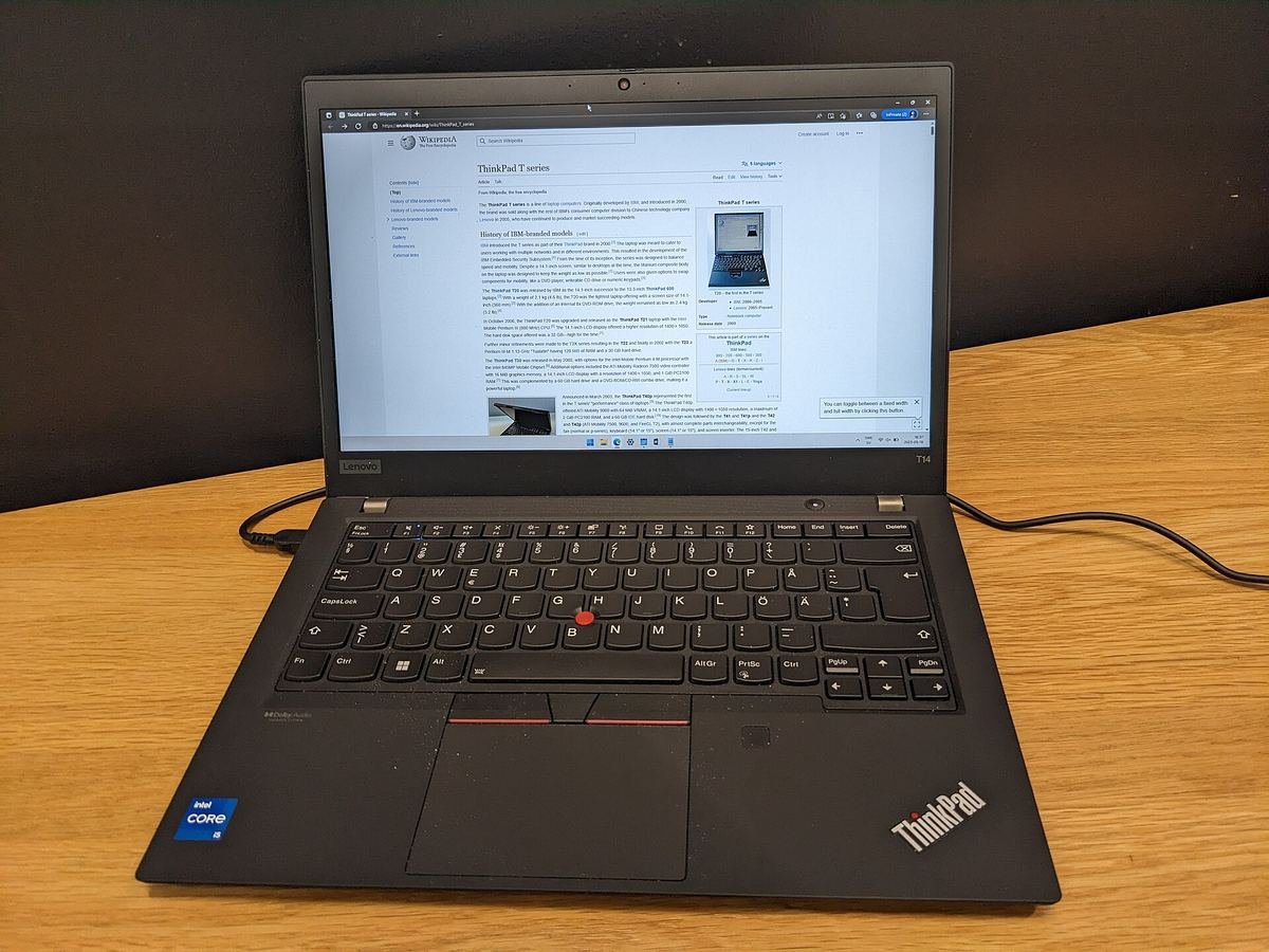 Foto de un portátil Lenovo ThinkPad T14